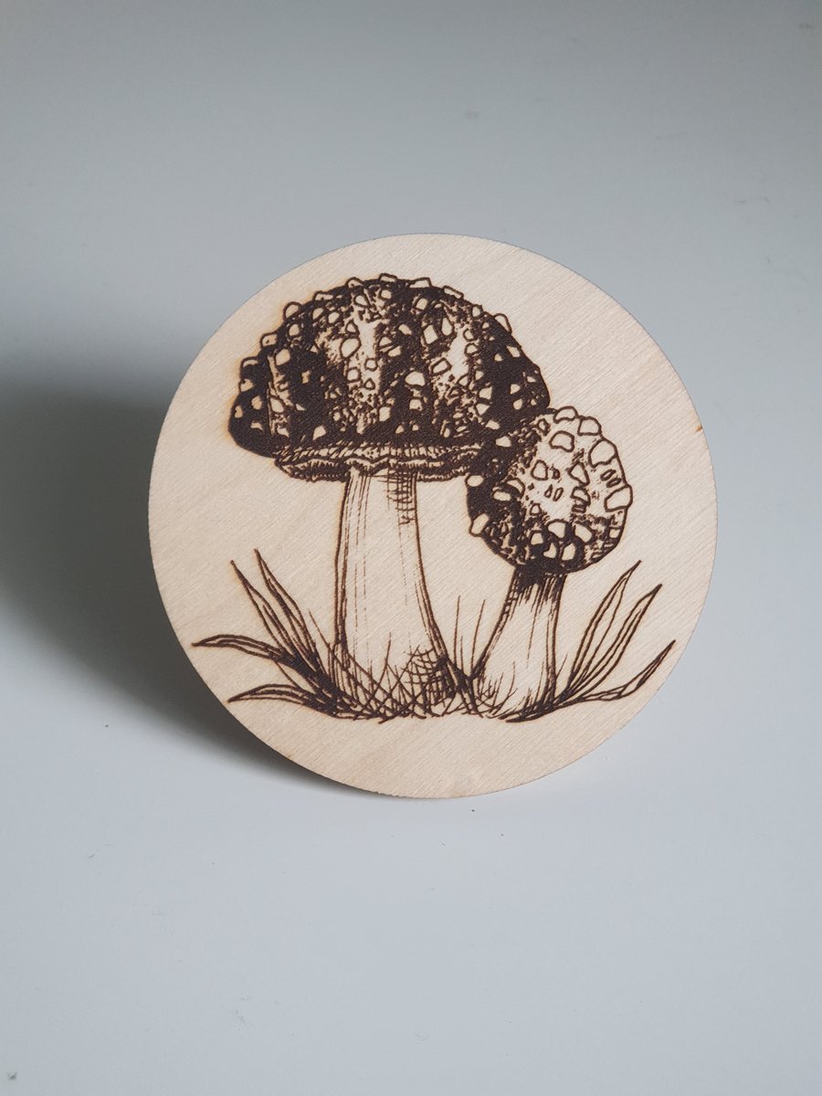 Ručně vyrobený dřevěný Kulatý podtácek - Fungi series - muchomůrky