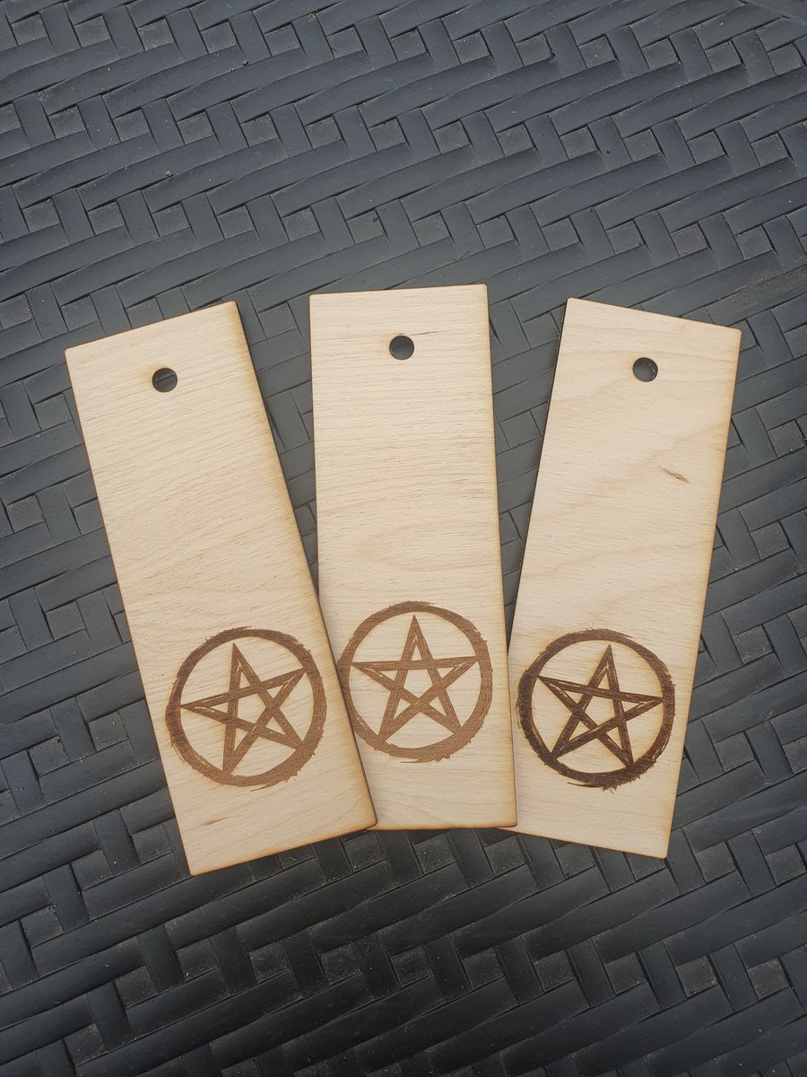 Ručně vyrobená dřevěná Knižní záložka - Symbol - ochranný pentagram