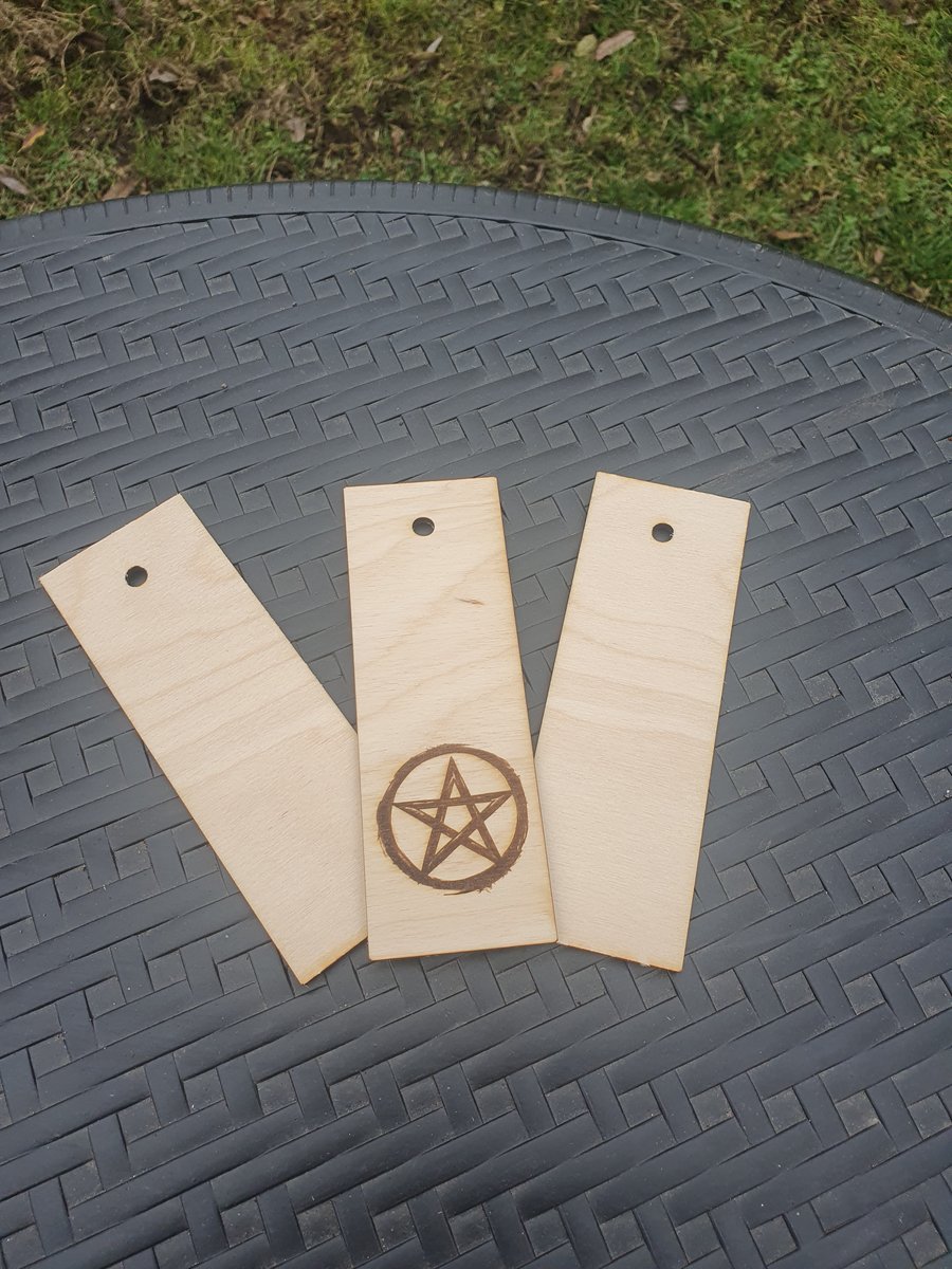 Ručně vyrobená dřevěná Knižní záložka - Symbol - ochranný pentagram