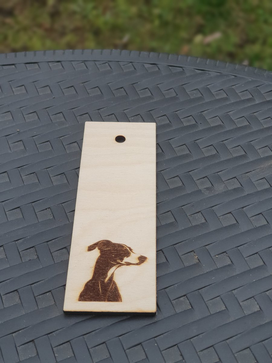Ručně vyrobená dřevěná Knižní záložka - Greyhound 2