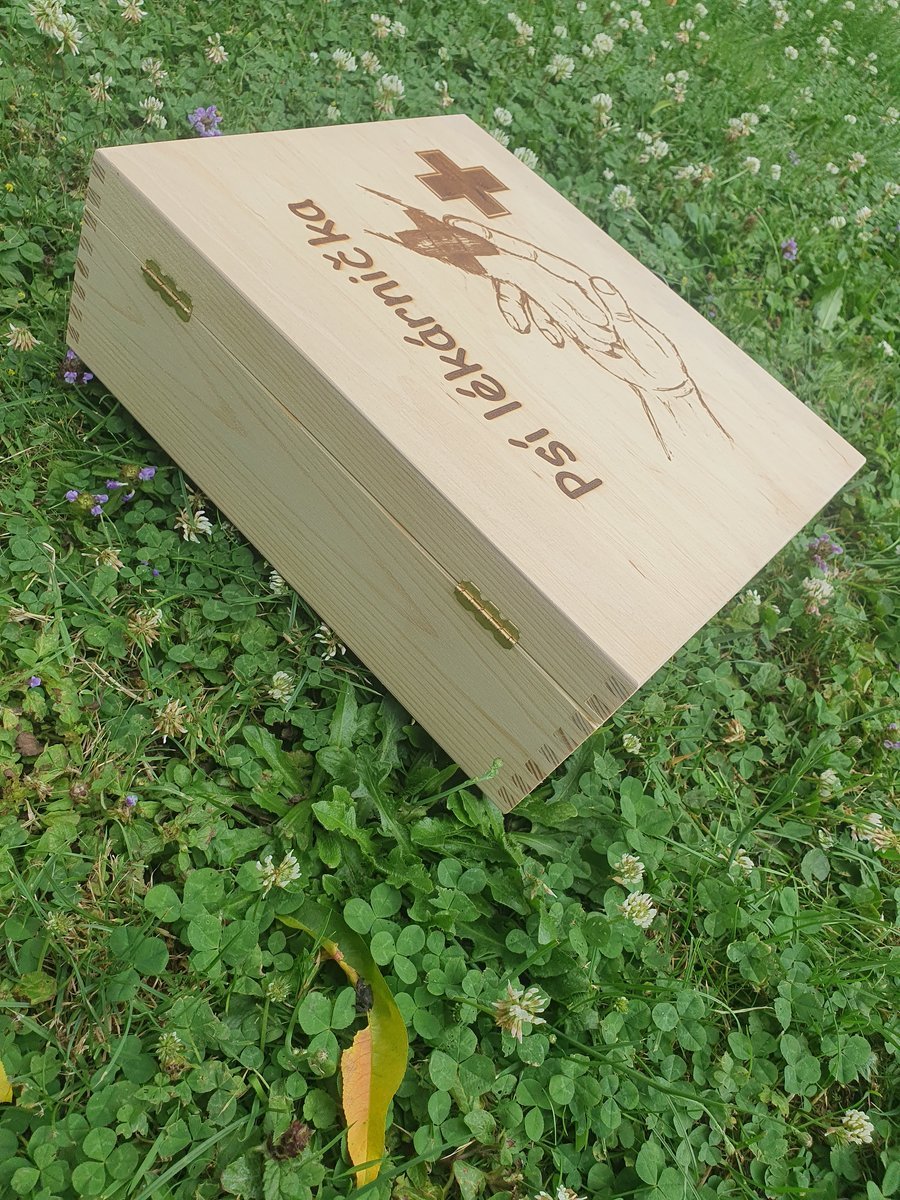 Ručně vyrobená dřevěná Truhla - Psí lékárnička