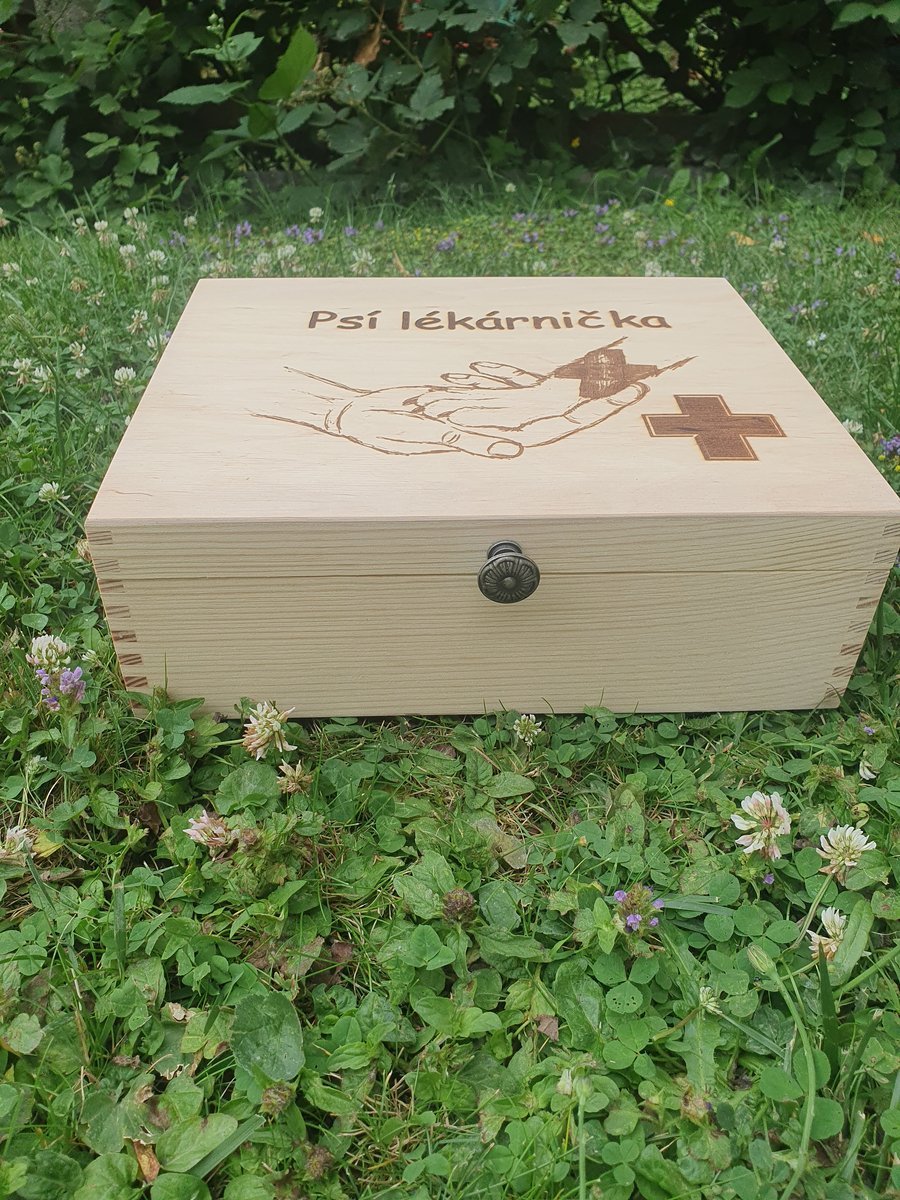 Ručně vyrobená dřevěná Truhla - Psí lékárnička