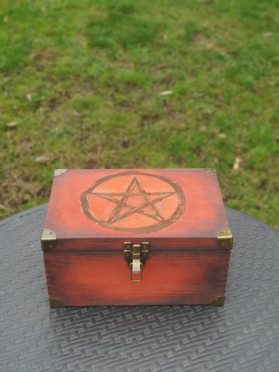 Ručně vyrobená dřevěná Truhla - Symbol - ochranný pentagram