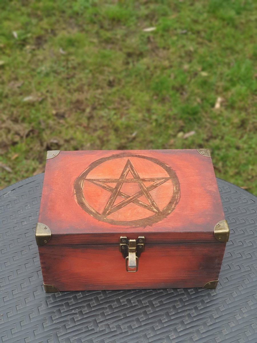 Ručně vyrobená dřevěná Truhla - Symbol - ochranný pentagram
