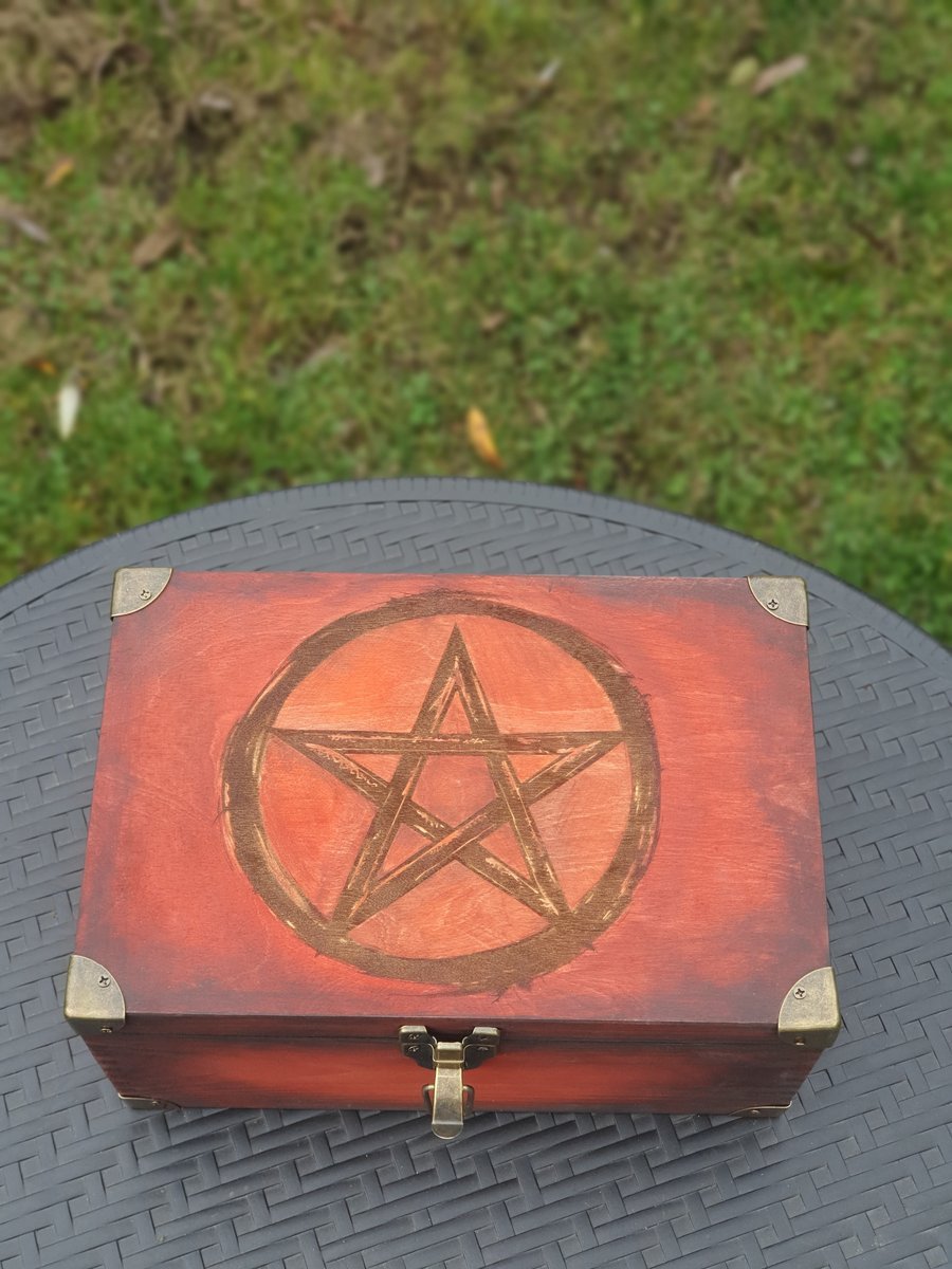 Ručně vyrobená dřevěná Truhla - Symbol - ochranný pentagram