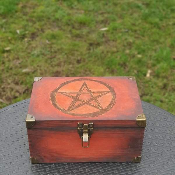 Ručně vyrobená dřevěná Truhla - Symbol - ochranný pentagram