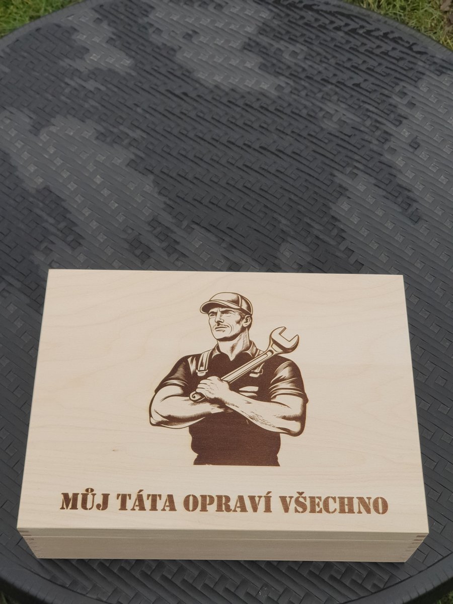Ručně vyrobená dřevěná Truhla - Můj táta opraví všechno