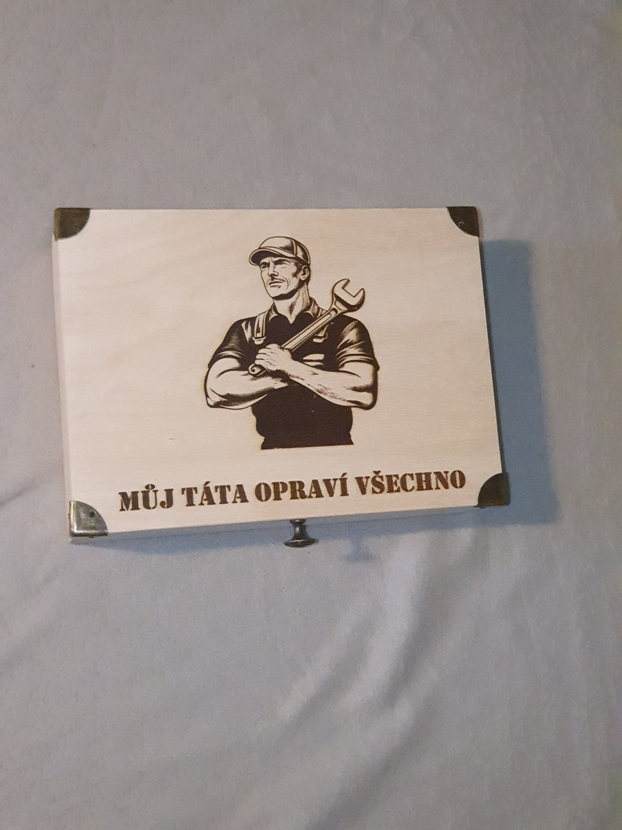 Ručně vyrobená dřevěná Truhla - Můj táta opraví všechno