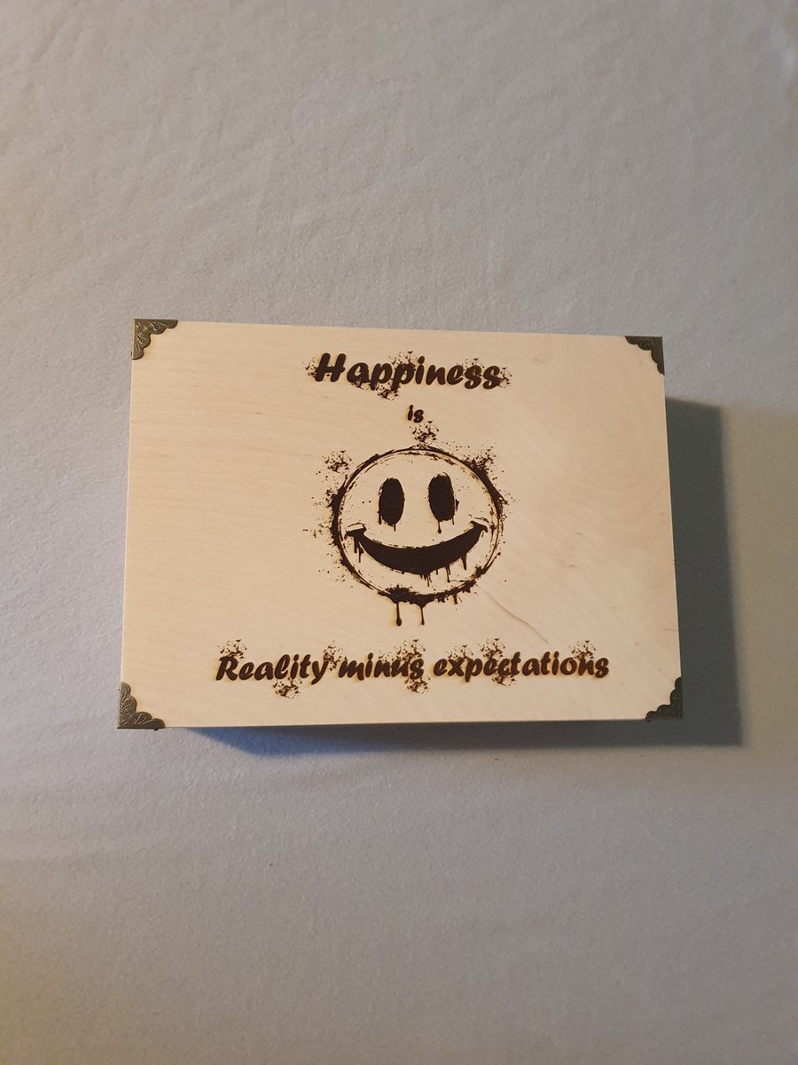 Ručně vyrobená dřevěná Truhla - Happiness is reality minus expectations