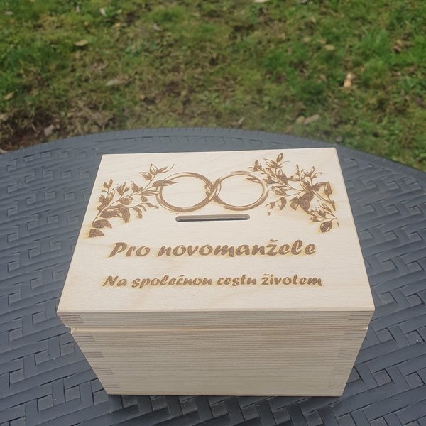 Ručně vyrobená dřevěná Pokladnička - Pokladnička novomanželům zaoblená