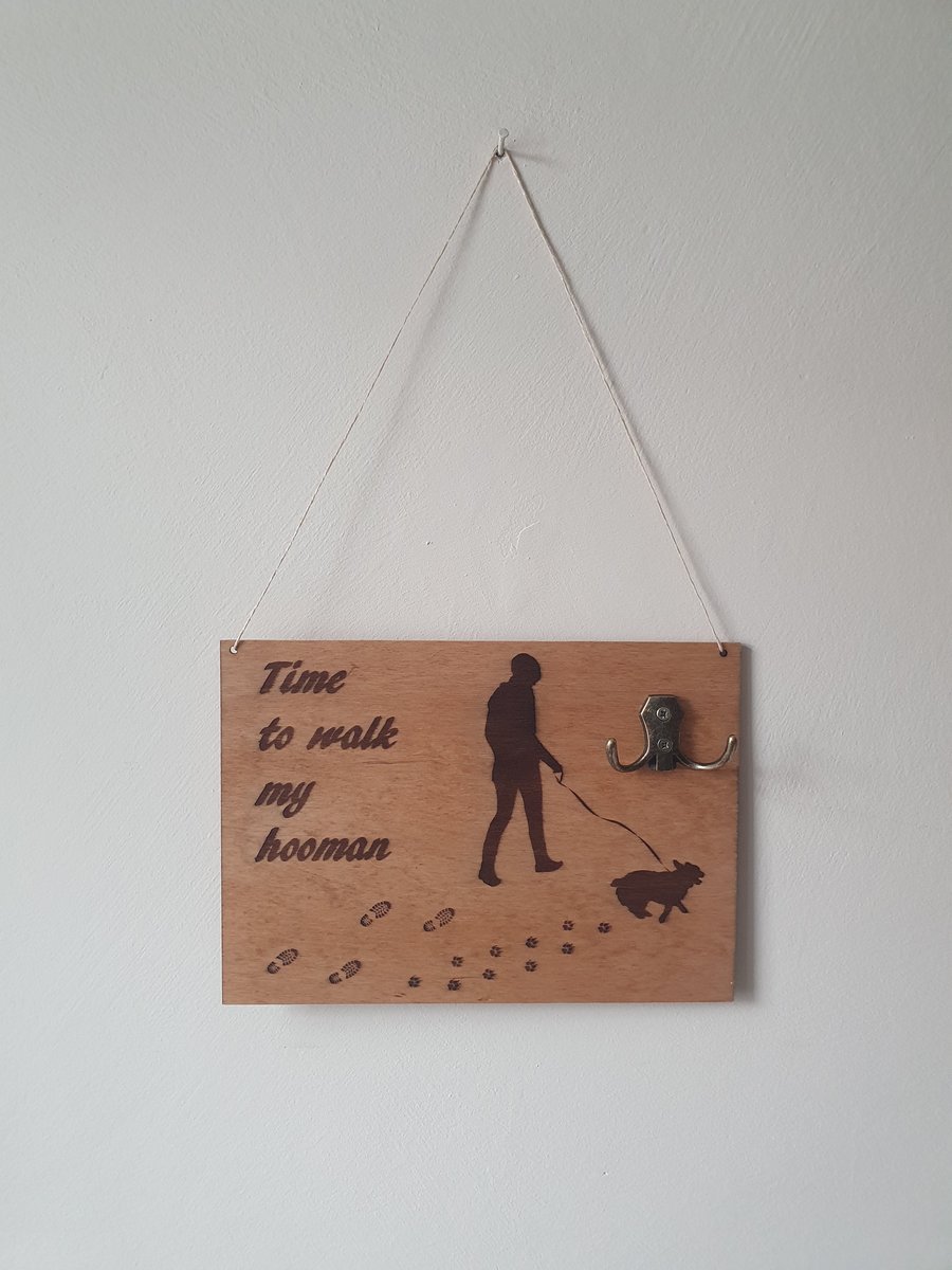 Ručně vyrobený dřevěná Věšák - Malý věšák pro psy - Mops (lazurovaný)
